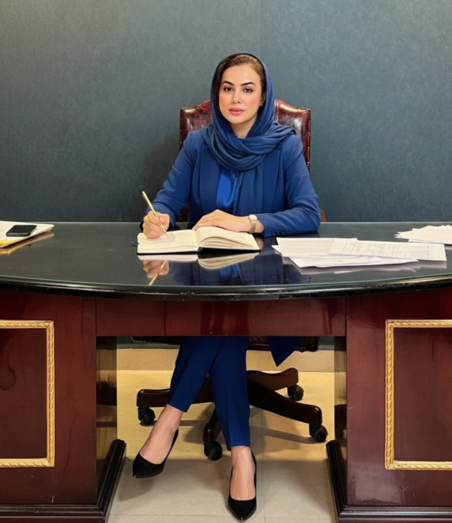 تارا مختاری در فضای کاری